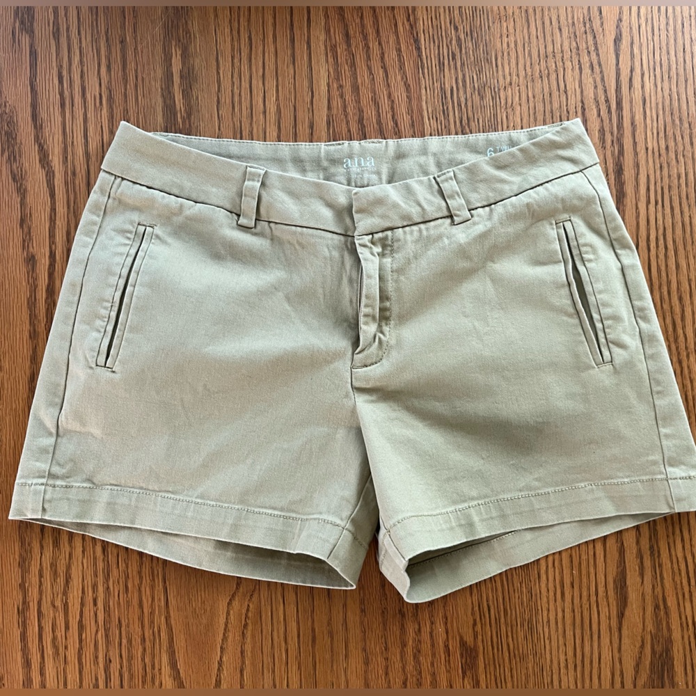 a.n.a Twill shorts size 6 khaki color